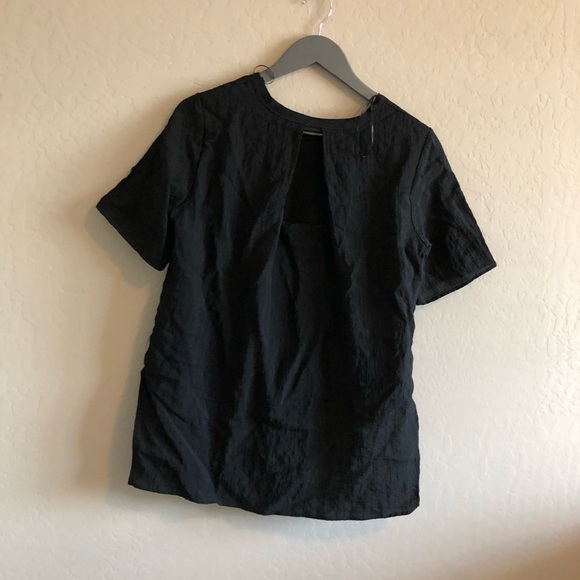 RO & De Short Sleeve Drop Hem Textured Woven Top - Picture 5 of 5